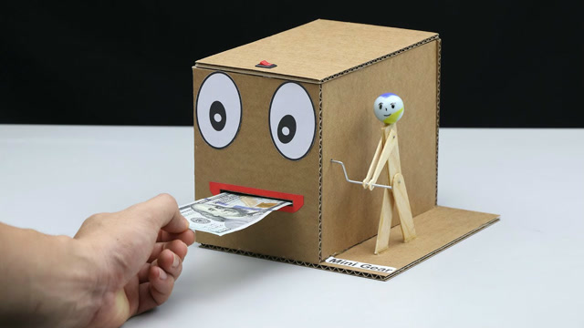 用纸板diy这么一个小玩意,太有创意了,看看他是怎么制作的