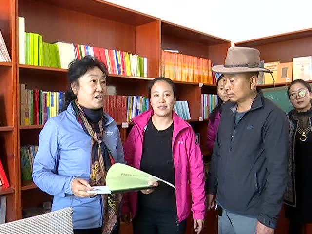 区新闻广电局党组书记,副局长德吉卓嘎