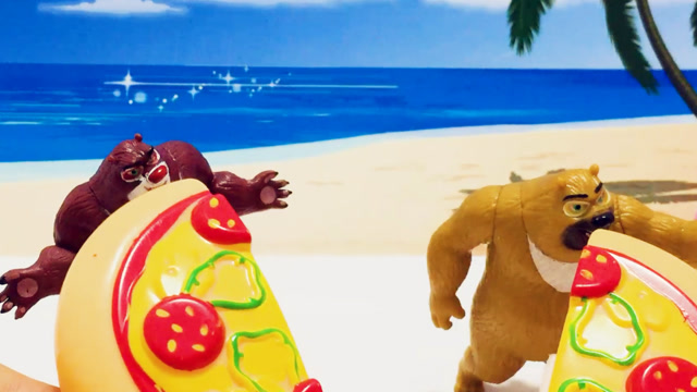 熊出没故事:熊大熊二海边度假吃披萨