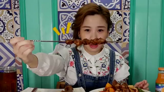大胃王密子君新疆菜大集合,狂撕羊腿吃出羊肉的体香味