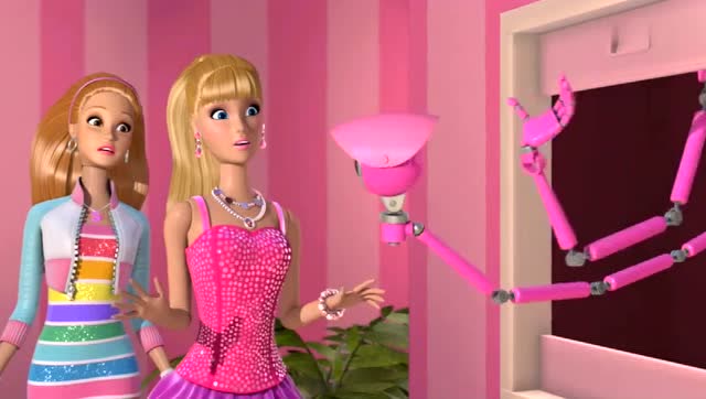 芭比之梦想豪宅:思佩和思茜从冷库逃跑被衣柜发现了