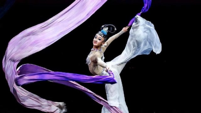 长绸舞《传丝公主》,丝绸舞的太美了!