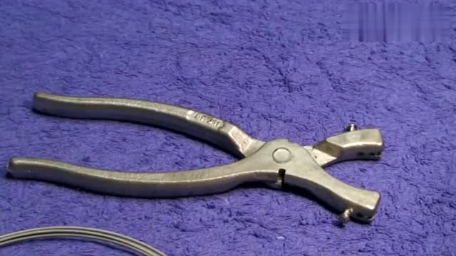 牛人发明扎铁丝的捆绑工具,太实用了,让人赞不绝口