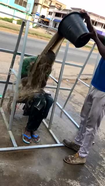 非洲过生日的风俗习惯,往身上泼脏水