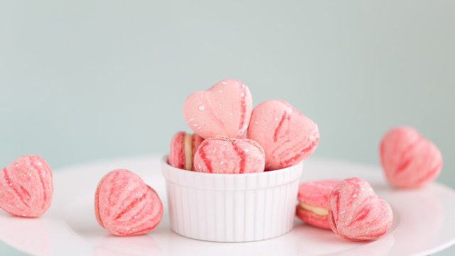 小仙女专享甜点,粉嫩嫩的爱心马卡龙