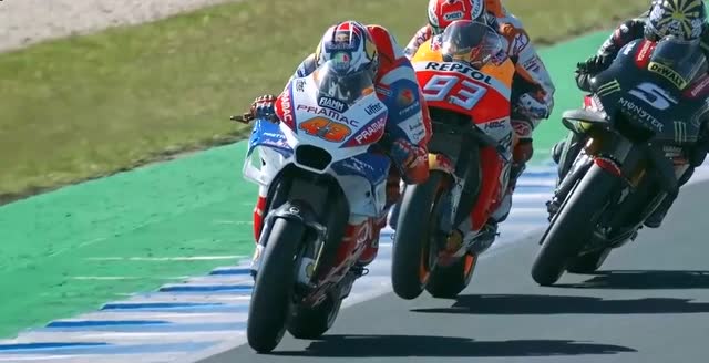 motogp精彩瞬間集錦:每一輛戰車都價值不菲