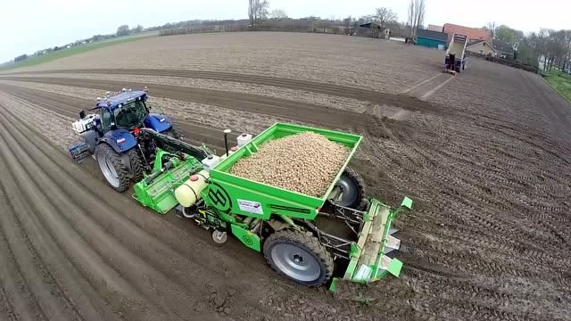 美国农业机械有多牛?看这播种机就明白了,播种起袭一气呵成!