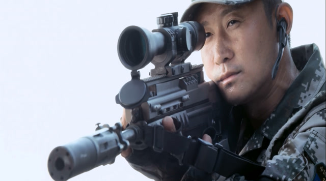战狼:狙击手冷锋擅自行动,成功击毙贩毒头目解救人质