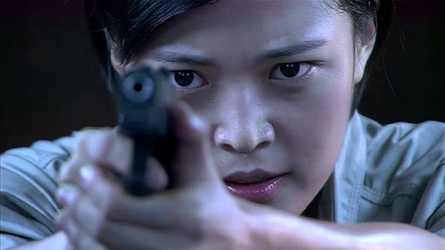 特警力量:配合的简直天衣无缝,特警队员们一枪击毙匪徒,场面壮观