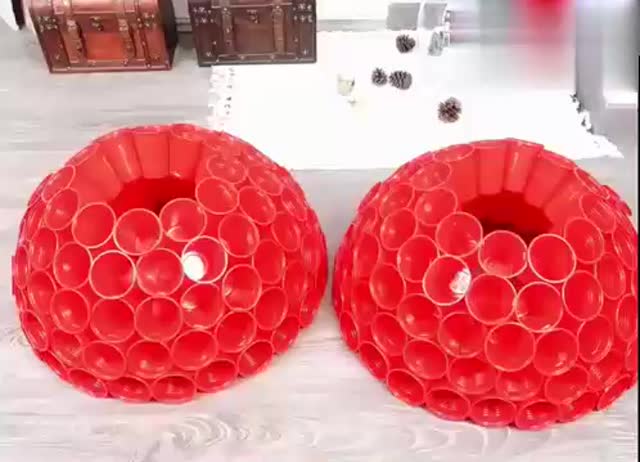 用废旧塑料杯手工自制雪人,既环保又好玩