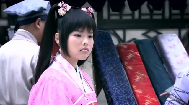 新包青天:艾虎第一次穿女装很不习惯,不过这妆容有点一言难尽