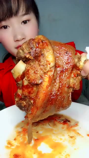 美女这大块吃肉的方式,看着太香了!