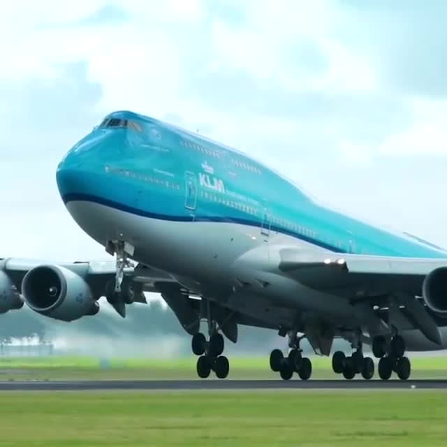 大型飞机起飞瞬间拍摄,真壮观!