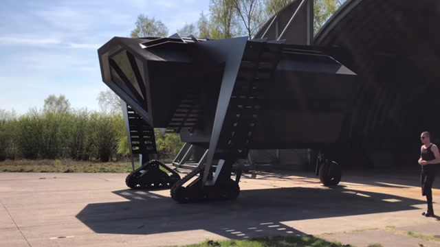 德国科学家打造黑螳螂战车,居然还能办公,这脑洞开得有点大!