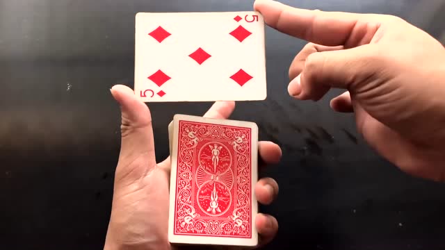 简单易学的小魔术,经典街头魔术,这纸牌都让你盘完了!