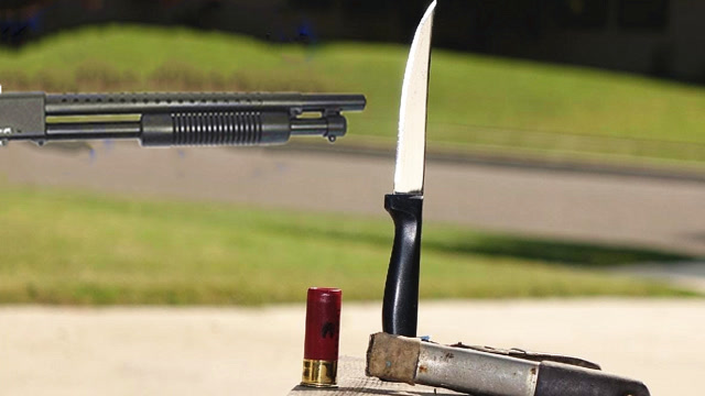 魔鬼也颤抖的m48战术匕首能劈开霰弹吗?牛人亲测,画面让人震撼!