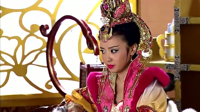 封神榜:骊姬对仆人提起狼主,说出狼主传王位之事,想去巴结姬龙