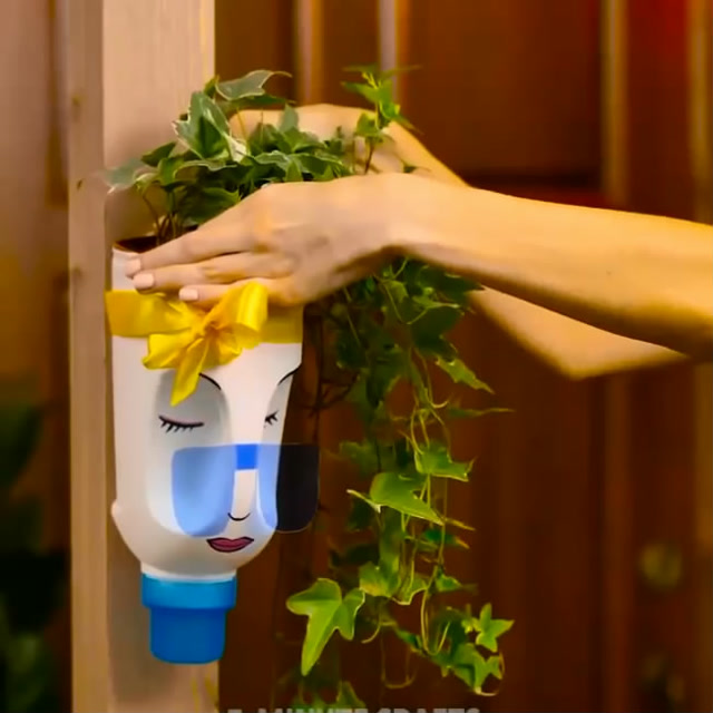 生活妙招小能手:牛奶瓶做一个漂亮装饰花瓶