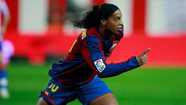 伟大的诺坎普国王!看罗纳尔迪尼奥踢球能看一整天