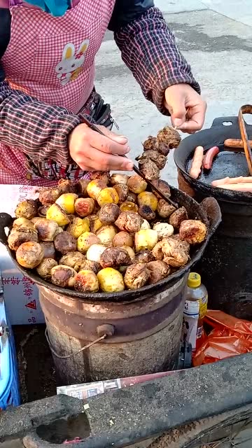 街头小吃毛鸡蛋,看着也太吓人了吧