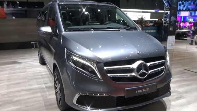 2019款奔驰v300d,打开车门看到豪华的座椅,丰田埃尔法都不想要了