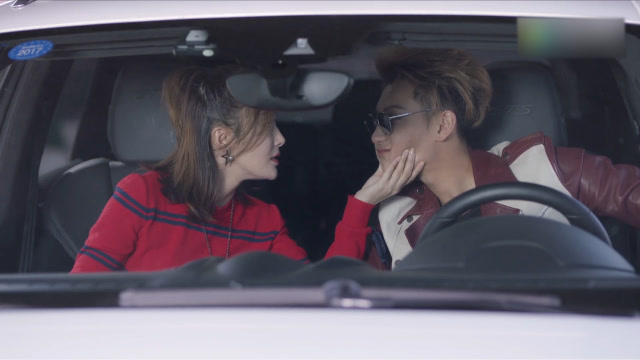 夜空中最闪亮的星秦岚和黄子韬竟然在剧中演姐弟反差好大