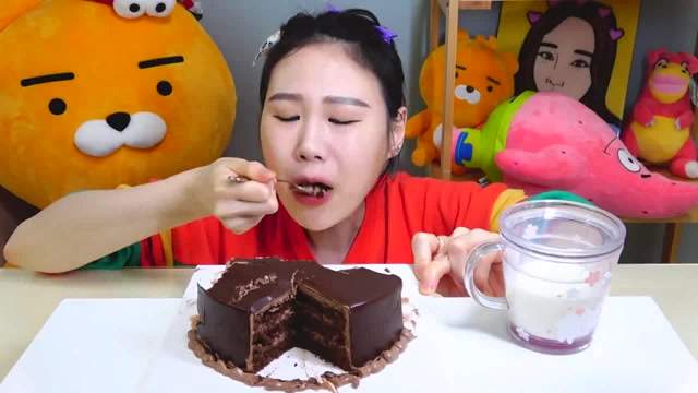 这大嘴是真能装,吃货都不淡定了,没个大嘴吃不了