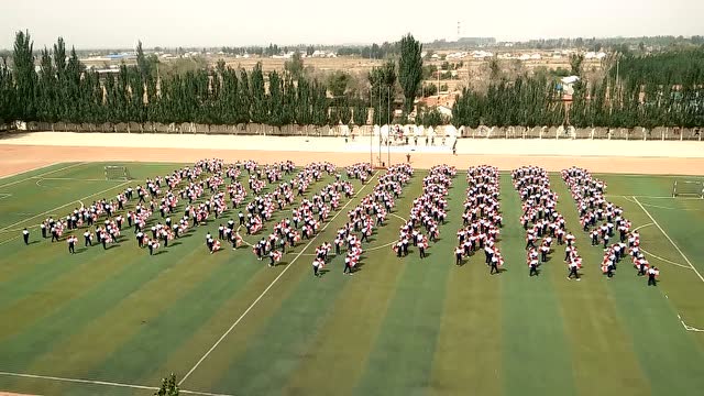 磴口县诚仁中学大型舞蹈表演