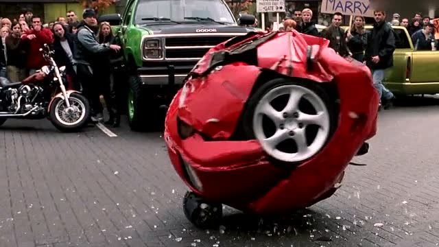 霹雳火出言不逊,石头人直接把霹雳火的汽车揉成了大铁球