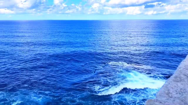一望无际的大海,湛蓝的天空,太美妙了!