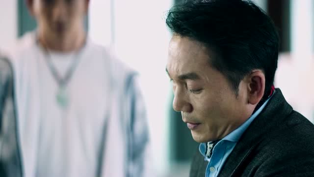 角头2王者再起阿超背着阿仁买药结果被当场教训