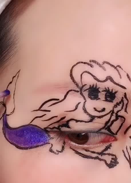 高手画的美人鱼眼妆,闭上眼睛的那一幕,真是太漂亮了!