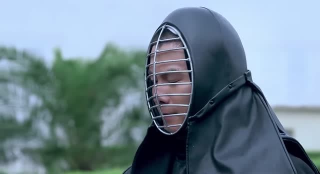 小伙与挚友划地绝交!他日若在战场相见,相互之间不必留手!