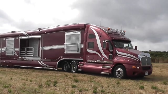 太奢侈了,买辆半挂车改装成房车,这一年维护费用应该不低