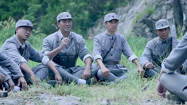 正式给小队编名为雪豹特战队,小伙被比划两下就莫名其妙被抓