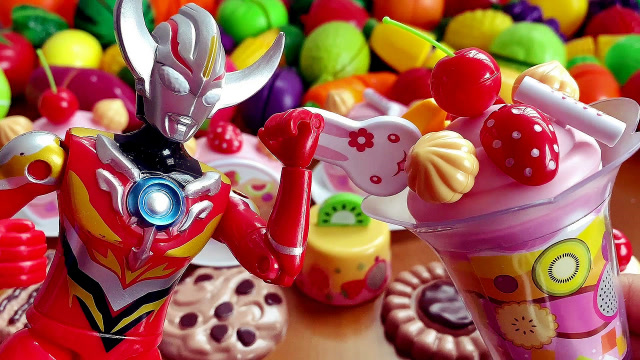 欧布奥特曼冰淇淋杯变出神秘奥特蛋惊喜玩具