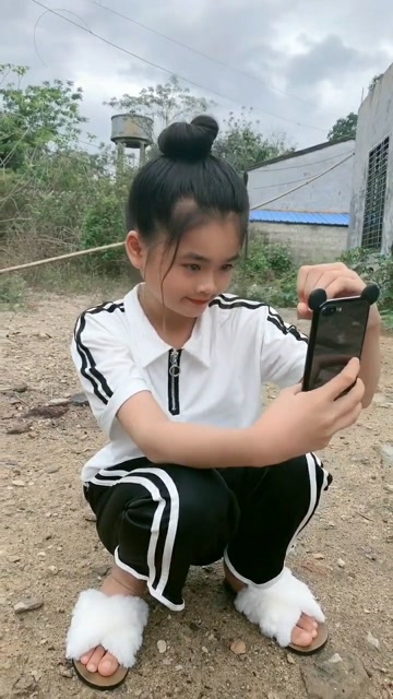 精神小妹自己自拍,怪不得拍出来的照片那么好看