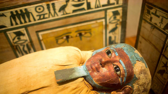 古埃及医学震惊众人,千年木乃伊体内,竟装有心脏起搏器