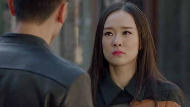 追婚记:刁蛮女友在街上撒泼,老实男友霸气一吻,女友立马老实