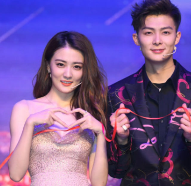 张铭恩和徐璐太般配了,公然撒糖,公主抱太甜了!