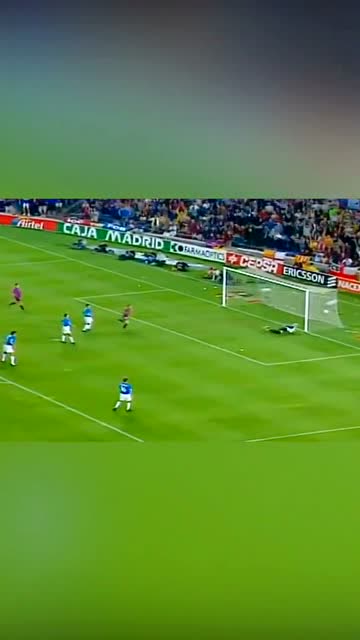 里瓦尔多这脚惊天倒钩,将巴萨送进了欧冠