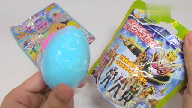 "面包超人"与"假面骑士"泡澡球开箱网友这颜色绝了!