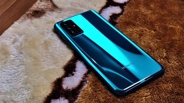 荣耀x10回归初心!lcd屏 4200毫安 渐变机身,价格依旧很美丽