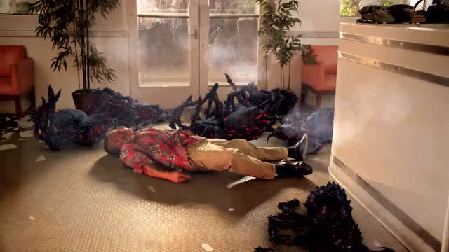 恐怖的岩浆毒蛛攻击人类,瞬间被杀.