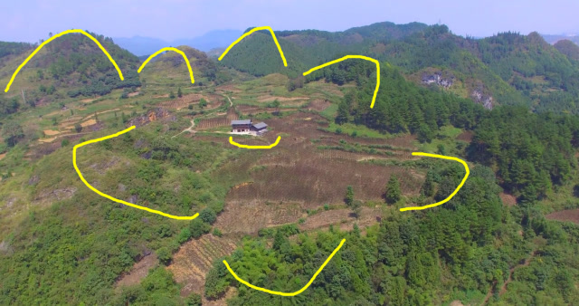 此地众山朝拜,万朝归宗,这户人家才是少见的风水宝地