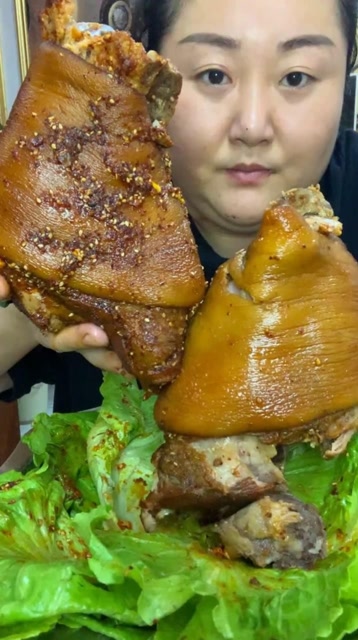 胖大姐吃肘子,啥都没有这玩意香