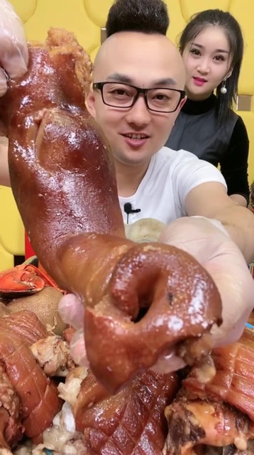 猪鼻子配大葱,越吃越轻松