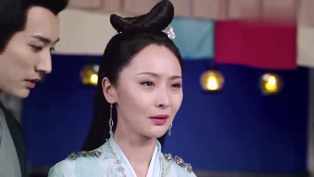 小青看着齐霄背影伤心落泪,斩荒却趁机怂恿,让小青跟他肆意三界