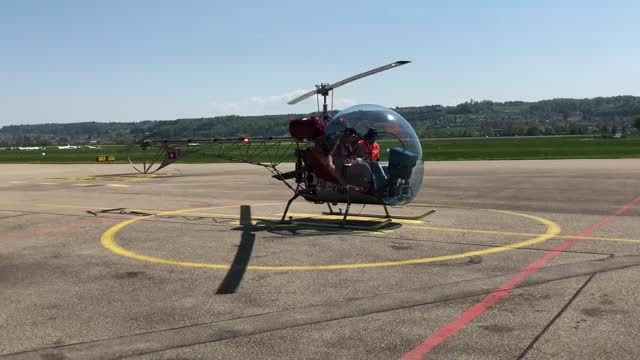 蜜蜂型直升机,型号safari 400,可以坐两个人