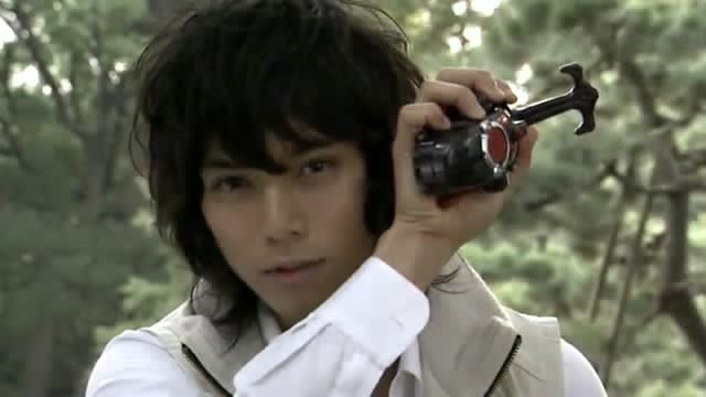 假面骑士甲斗王拟态总司从异世界逃离出来变身黑甲斗和天道总司单挑